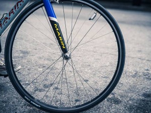 スピード、距離、空気圧、温度、地形まで計測するサイクルセンサー 画像