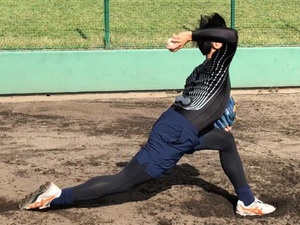 アシックス、着て投げるだけで野球の投球フォームを評価するウエアを共同開発 画像