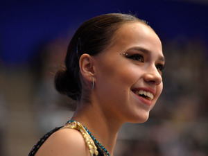 アリーナ・ザギトワ、NHK杯はショートで苦戦もフリーで巻き返し3位 「トリノで会いましょう」 画像