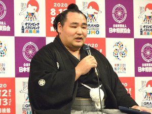 横綱・鶴竜が五輪場所に向けて英語で挨拶 「全力士が全力で取り組み、皆様をおもてなししたい」 画像