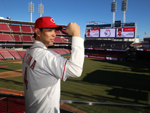 秋山翔吾がキャンプ地入り 「ハロー、グッドイヤー」　米メディアの成績予想システムはレッズの地区優勝を予想 画像