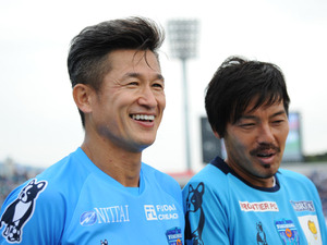 キング・カズの風格ある写真を松井大輔がアップ　横浜FCが横浜市庁訪問 画像