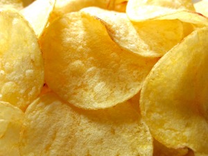 【Amazonタイムセール】本日限定！　湖池屋やカルビーなどの人気スナックパックがお買い得！ 画像