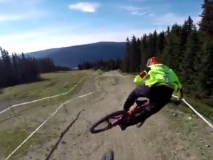 超高速！ダウンヒルコース、世界レベルは一般人が酔うほどに激しい…UCI MTB世界選手権14コース試走 画像