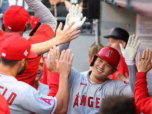 【MLB】エンゼルス同僚も思わず頭を抱える特大弾　大谷翔平の33号に自軍ベンチも大興奮 画像