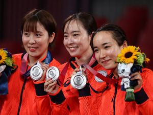 【東京五輪／卓球】女子団体、中国に敗れ涙の“銀”　伊藤美誠「悔しいですけど楽しかった」 画像