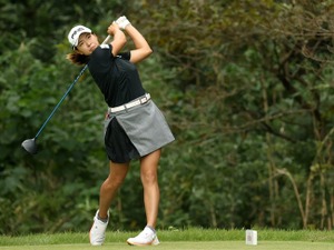 【ゴルフ】渋野日向子は2週連続Vならず　「富士通レディース」降雨中止で首位・勝と古江のプレーオフ 画像