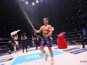 【格闘技／RIZIN.31】フェザー級新王者に牛久絢太郎　斎藤裕「できる、できるよ！」の声も虚しく流血ドクターストップ 画像