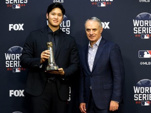 【MLB】コミッショナー特別表彰の大谷翔平、会見ではユーモアあふれるコメント　記念の像はティファニー製 画像