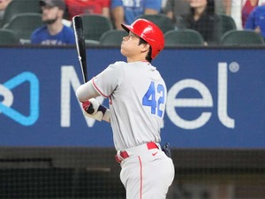 【MLB】大谷翔平、第3打席に今季2号で「1試合2発」の猛チャージ　異例の“申告敬遠押し出し”後の一発 画像