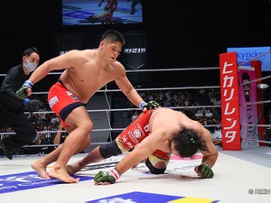 【RIZIN.37】元力士・スダリオ剛、元警官の関根“シュレック”秀樹を「左フック一発」でKO　わずか“53秒殺”に会場どよめき 画像
