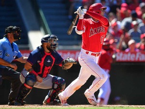 【MLB】大谷翔平、弾丸ダメ押しタイムリーでエ軍連勝に貢献　連続四球からメジャー通算300得点もマーク 画像