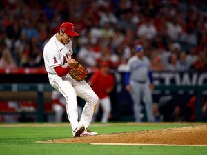 【MLB】大谷翔平、NFLユニフォームで移動　着用したのは「MVPで二刀流」のQBラマー・ジャクソン 画像