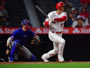 【MLB】大谷翔平、15試合連続安打後の「ヘン顔」に「打たれたボールの顔だ」と実況爆笑　自己最多の今季41度目マルチ 画像