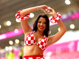 【カタールW杯】ミス・クロアチアがセクシー・ドレスで森保ジャパンを挑発　「準備はできている」と寿司を喰らう 画像