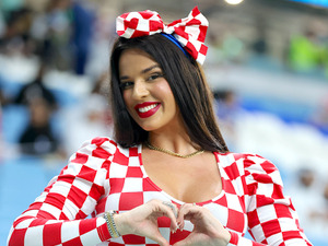 【カタールW杯】ミス・クロアチア、日本代表戦でもスタンドに姿　侍サポーターを悩殺 画像