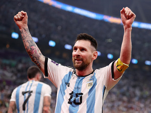 【カタールW杯】ワールドカップ・トロフィーはリオネル・メッシに微笑むのか 画像