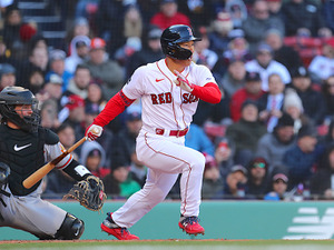 【MLB】吉田正尚は“反撃の狼煙”で4打数2安打1打点1得点デビュー　開幕4番で「心はホット」と興奮伝える 画像