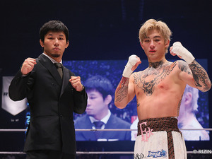 【RIZIN.41】平本蓮、“犬猿の仲”萩原京平の試合前に中指立てポーズ　勝利の萩原「お前も次勝てよ」 画像