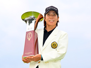 【女子ゴルフ】穴井詩がプレーオフを制し4年振りの4勝目　2位にささきしょうこ　ヤマハレディース最終日 画像
