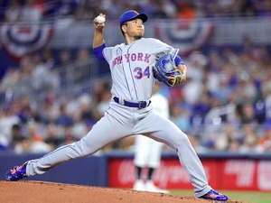 【MLB】秘技対決、千賀滉大の「ゴースト・フォーク」に対しグリエルが「ゴースト・バット」を披露 画像