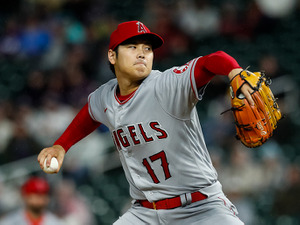 【MLB】大谷翔平、ヌートバーとの“戦友対決”が初回から実現　85マイル・スイーパーで空振り三振に仕留める 画像