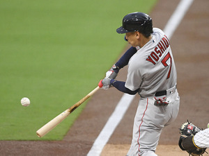 【MLB】吉田正尚、あわや7号　タティス Jr.のグラブ弾きフェン直二塁打　振り逃げで出塁も 画像