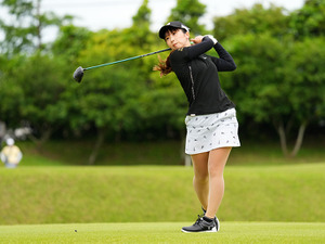 【女子ゴルフ】菊地絵理香が単独首位、3打差以内に24人がひしめく　リゾートトラスト レディス初日 画像