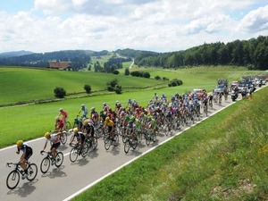 ツール・ド・フランス第8Sで最年少のピノ優勝 画像
