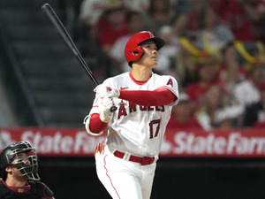 【MLB】大谷翔平、150メートルの自己最長特大30号の衝撃にパフォーマンス兜の「鍬形」落ちる 画像