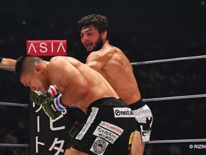 【超RIZIN2】トフィック・ムサエフが衝撃のハンマーフックで“ゴリラ狩り”　「また日本に戻ってきてこれて嬉しい」　 画像