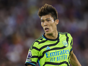 【プレミアリーグ】「ストップウォッチが必要」冨安健洋、今季初先発も痛恨退場…　新ルールで混乱、疑惑の判定に指揮官憤慨「コメントする気はない」 画像