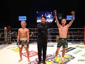 【RIZIN.45】Krush王者・篠塚辰樹、BD戦士を血染め“フルボッコ”で2度ダウン奪い圧倒　敗れた冨澤は号泣 画像