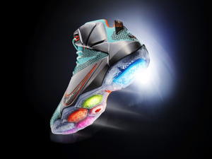 ナイキ、調査研究が生んだ最新作「LEBRON 12 'NSRL'」を紹介 画像