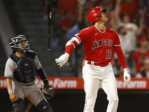 【MLB】大谷翔平、エ軍を劇的サヨナラに導いた“3戦連発弾”が1位に選出　「英雄的なバットフリップ」 画像