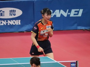 張本美和、木原美悠との“直接対決”圧勝でパリ五輪へ猛アピール　初の4強進出で最年少優勝も視界【全日本卓球】 画像
