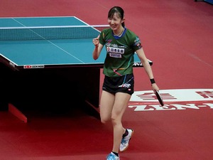 早田ひな、長﨑美柚に貫録のストレートでベスト4　連覇へ前進、平野美宇を下した赤江夏星と激突【全日本卓球】 画像