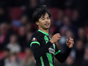 三笘薫、ソン・フンミンと見せた試合後の抱擁「アジア杯では実現しなかった出会い」　“日韓エース”の交流がSNSで話題【プレミアリーグ】 画像