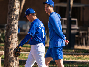 【MLB】「大谷ピッチングコーチ？」山本由伸がブルペン登板　背後で「うんうん」と見守る二刀流にファン熱視線 画像