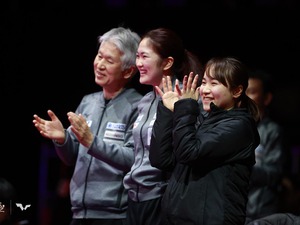 伊藤美誠、中国戦メンバー外も53年ぶり金奪取へサポート　張本美和に積極アドバイスでチームを鼓舞【世界卓球】 画像