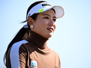 連覇を狙う吉本ひかる、今季ドライビングディスタンス“最下位”も抜群の技で初日「68」2位タイ 画像