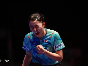 張本美和が大逆転で決勝進出へ先陣切る　ベンチの伊藤美誠が“助言”、早田ひな、平野美宇へつなぐ【世界卓球】 画像