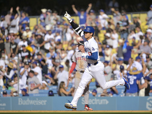 【MLB】大谷翔平、特大の144メートル弾にカーショー感服「あんなのを見たのは初めて」 4年連続30号に現地記者も大興奮 画像