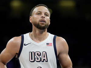 「これがレブロンが興奮した理由」“5連覇の切り札”カリーが見せた超絶プレー　米老舗誌が最強軍団の一コマに脚光【パリ五輪2024】 画像