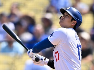 【MLB】大谷翔平、WS優勝記念ボード直撃の“特大＆高速弾”で史上初「46-46」達成　「自己最多まであと1本」 画像