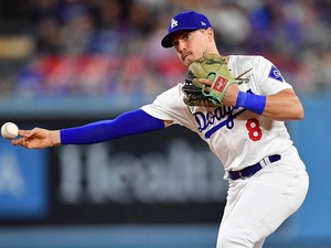 【MLB】ド軍が大量ビハインドで“珍継投”　遊撃手→二塁手の野手リレーに現地記者が反応「投手陣は問題を抱えていない」 画像
