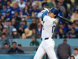 【MLB】大谷翔平の“WS初打席”はジャッジの元へ大飛球　場内大歓声の中飛に「なんて素晴らしい開幕」 画像