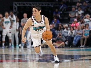 【NBA】河村勇輝が6戦目で初得点　日本人4人目の快挙に「特別な夜」と米メディア　エースのジャ・モラントも喜び爆発 画像