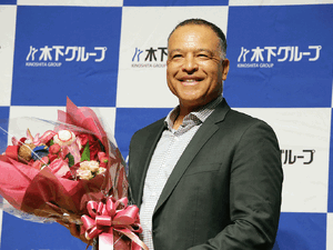 ロバーツ監督、木下グループ新CMに出演　大谷翔平、山本由伸の“可能性を引き出す”ために意識したこととは……「ポテンシャルを最大化することが私の仕事」 画像