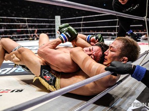 【RIZIN】18歳の秋元強真、“寝技地獄”で涙のプロ初黒星　元谷友貴はリスペクト「これが成長するきっかけになってくれれば」 画像